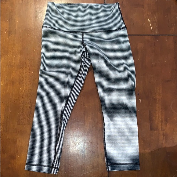 Cropped Gingham Lululemons - Picture 2 of 4